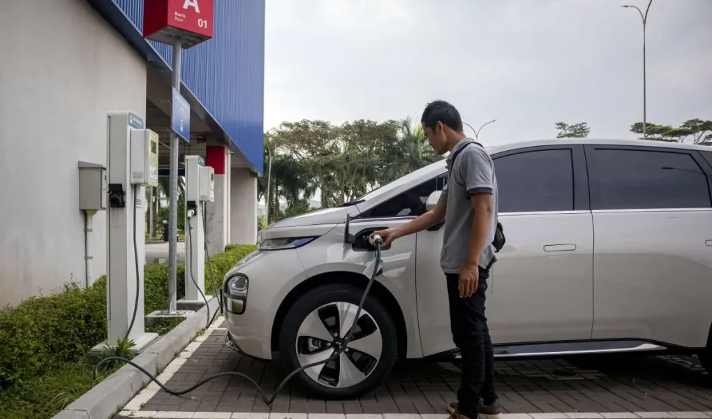 Bensin Masih Laku? Fenomena 'Back to ICE' 2026: Generasi Z Justru Buru Mobil Lawas Bekas di Tengah Gempuran EV