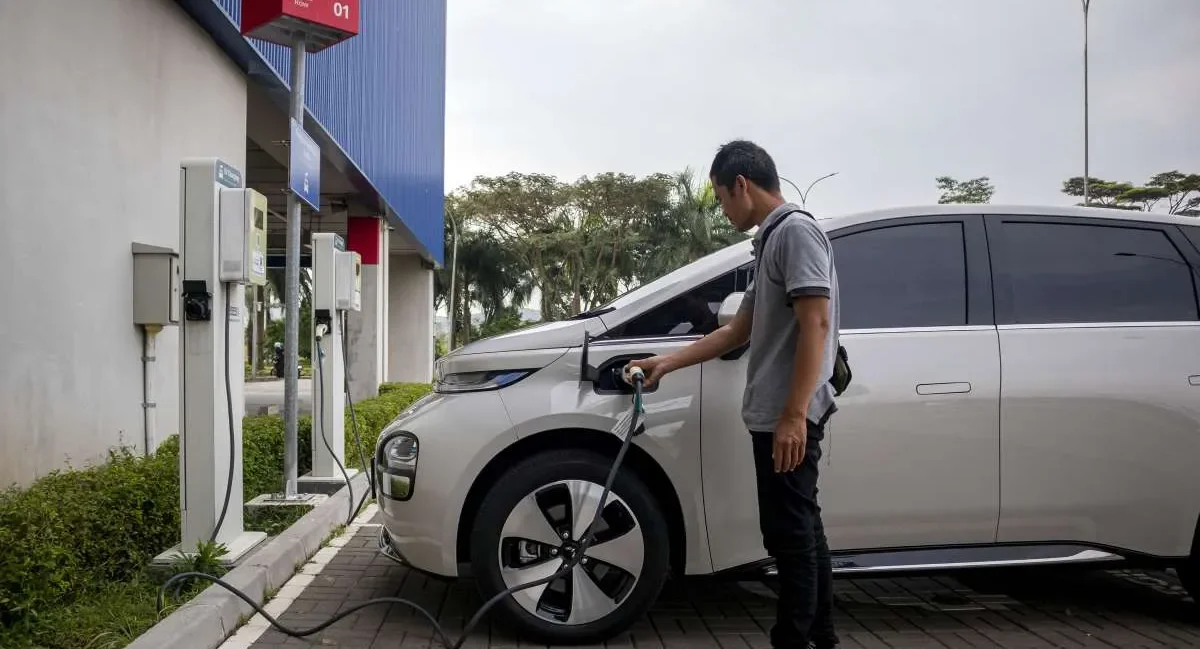 Bensin Masih Laku? Fenomena 'Back to ICE' 2026: Generasi Z Justru Buru Mobil Lawas Bekas di Tengah Gempuran EV