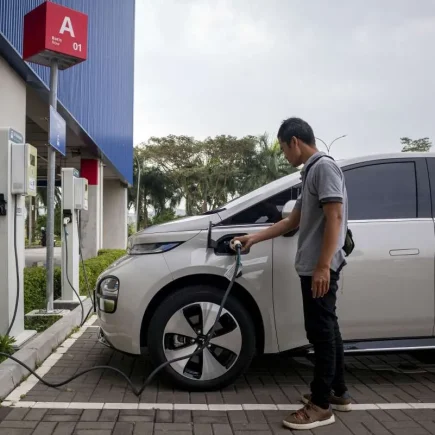 Bensin Masih Laku? Fenomena 'Back to ICE' 2026: Generasi Z Justru Buru Mobil Lawas Bekas di Tengah Gempuran EV