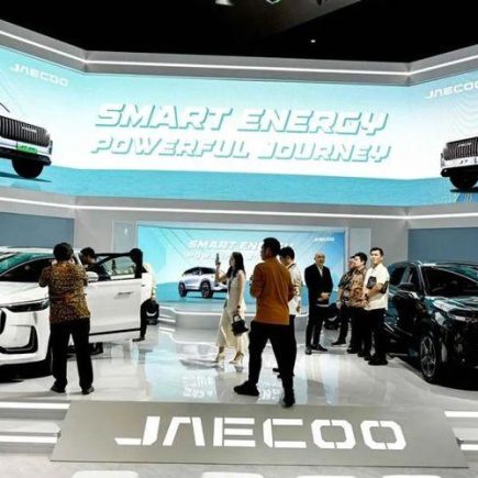 Fenomena 'Dua Dunia' Otomotif 2026: Antara Mobil China yang Menguasai Pasar, Mobil Jepang yang Bertahan di Hati, atau Matinya Dominasi Merek Legacy?